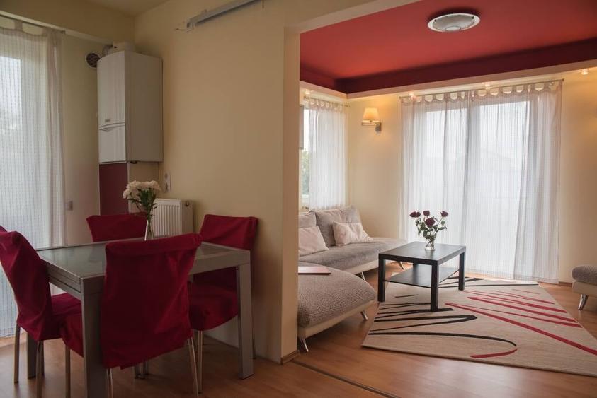 Apartament cu 4 camere decomandat, mobilat în Între Lacuri