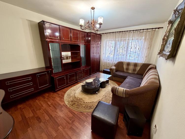 Apartament cu 3 camere decomandat, mobilat în Cetate