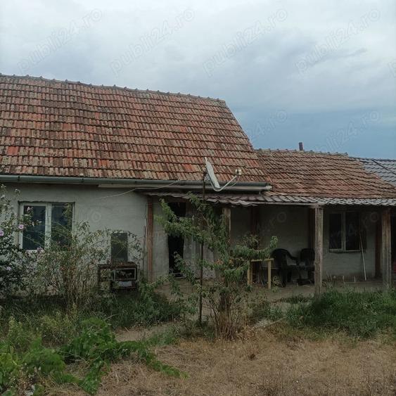 Casă cu 2 camere cu Teren 1100 Mp în Curtici