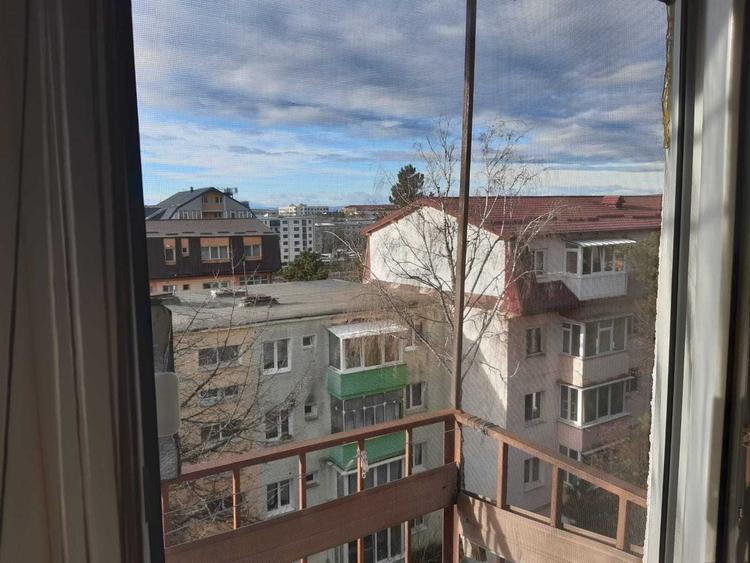 Apartament cu 2 camere semidecomandat în George Enescu