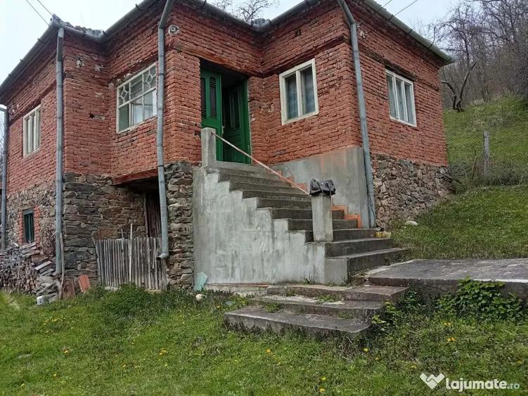 Casă cu 4 camere în Poieni (Densuș)