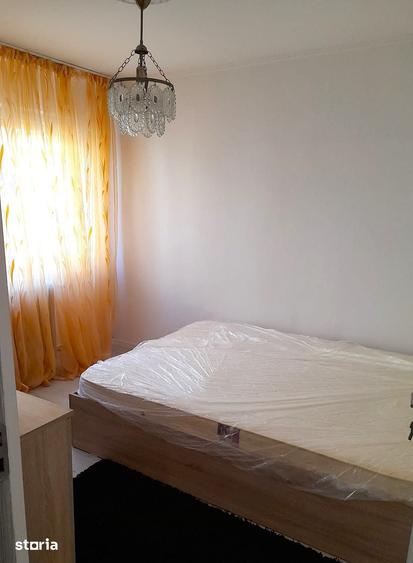 Apartament cu 3 camere semidecomandat în Tineretului