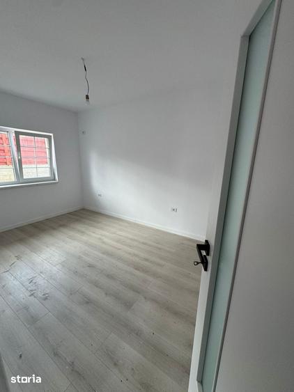 Casă cu 4 camere cu Teren 500 Mp în Podu Roș