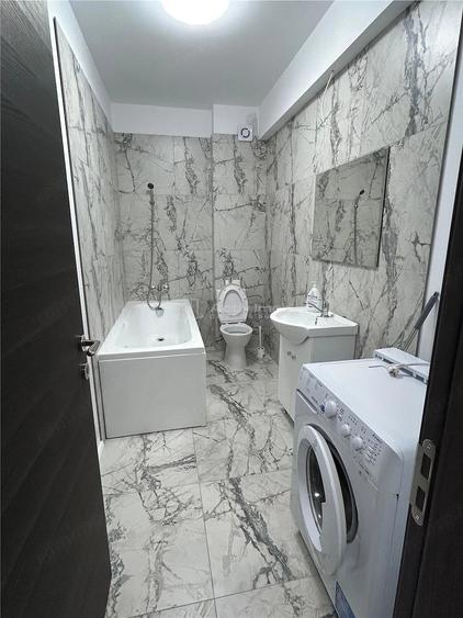 Apartament cu 3 camere semidecomandat în 1 Decembrie