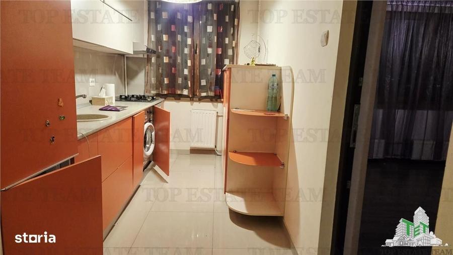 Apartament cu 3 camere semidecomandat în Gara de Nord