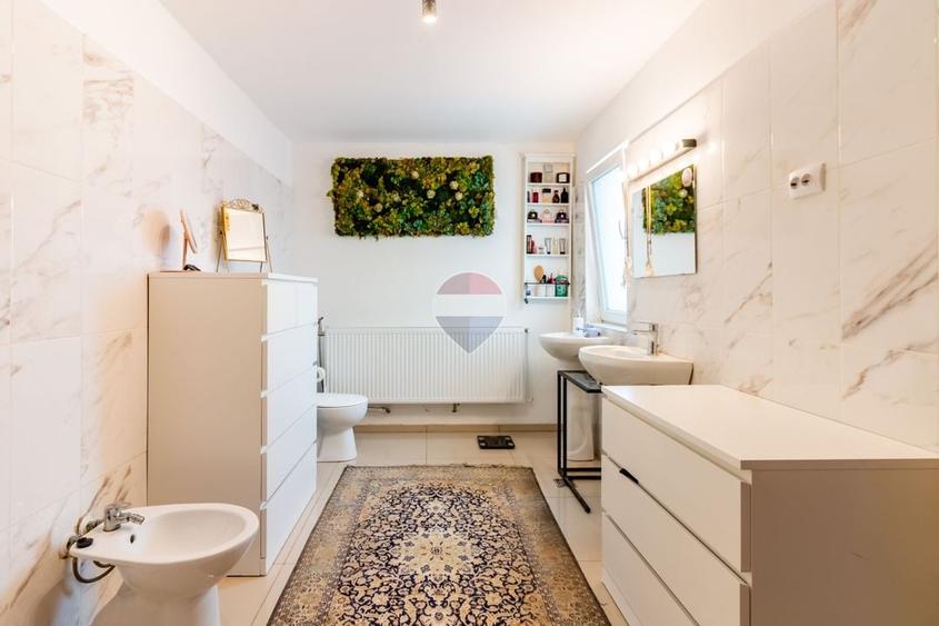 Casă individuală cu 8 camere cu Teren 476 Mp în Corbeanca