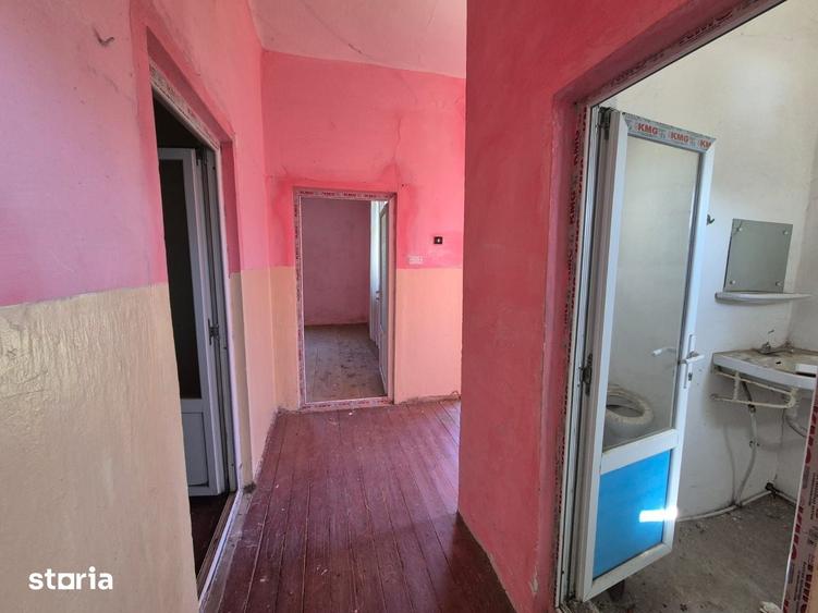 Casă cu 2 camere cu Canalizare în Central