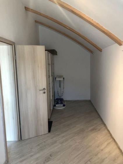 Apartament cu 5 camere decomandat în Aradului