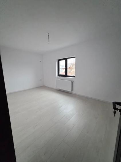 Duplex cu 5 camere cu Canalizare în Haliu