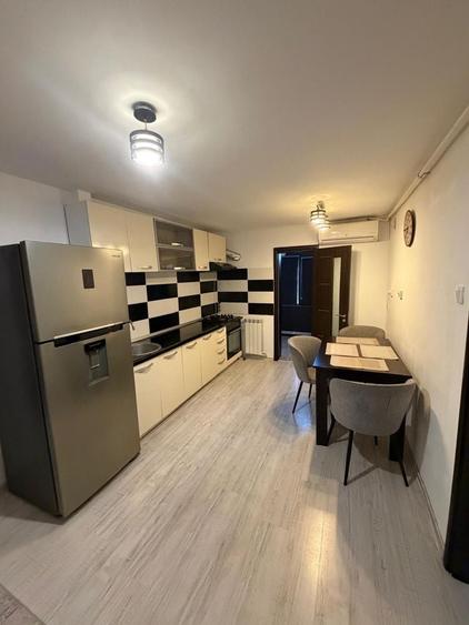 Apartament cu 2 camere decomandat în Trocadero