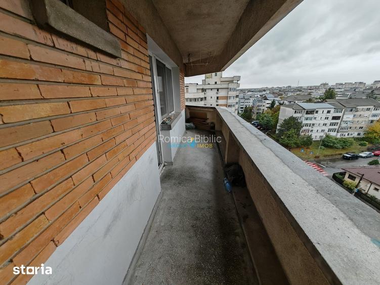 2 camere decomandate, Banca Na?ionala