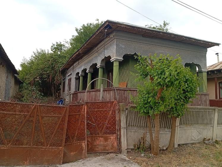 Casă cu 4 camere în Frătești