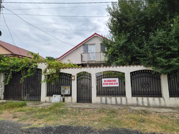 Casă cu 5 camere cu Canalizare în Poiana