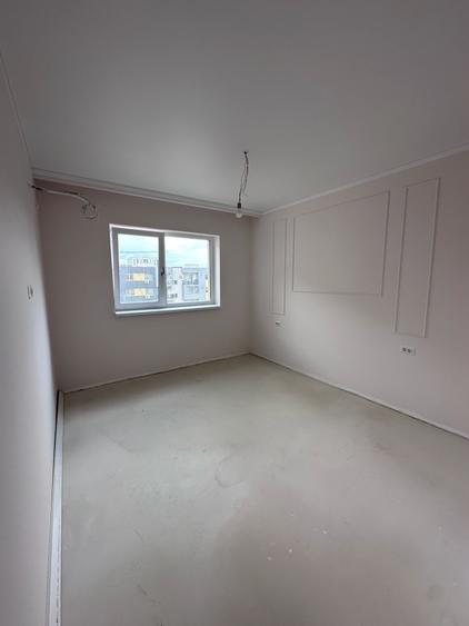 Apartament cu 3 camere semidecomandat în Berceni