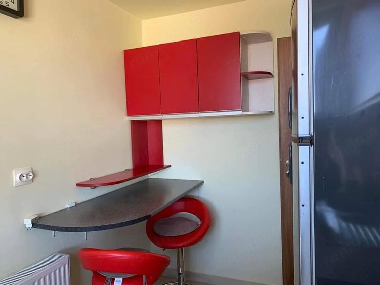 Apartament cu 3 camere semidecomandat în Ultracentral