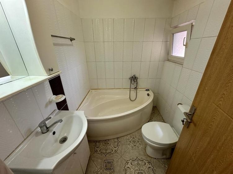 Casă individuală cu 7 camere cu Teren 757 Mp în Poiana Câmpina