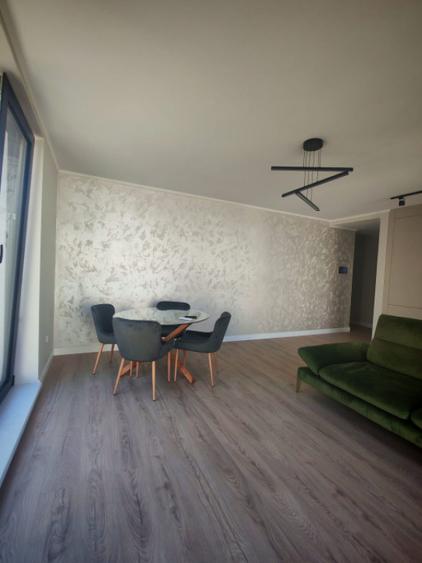Apartament cu 3 camere semidecomandat în Gruia