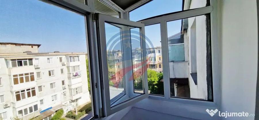 Apartament cu 3 camere semidecomandat în Central