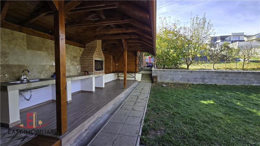 Casă individuală cu 4 camere cu Canalizare în Livezeni