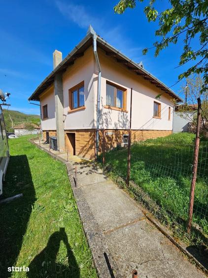 Casă cu 3 camere cu Teren 1060 Mp în Central