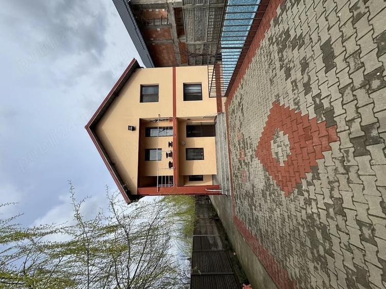 Casă cu Teren 450 Mp în Vadu Pașii