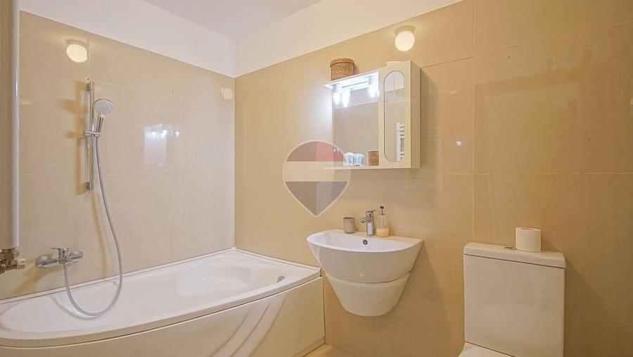 Apartament cu 3 camere semidecomandat, mobilat în Drumul Poienii