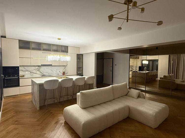 Apartament cu 3 camere decomandat, mobilat în Pipera