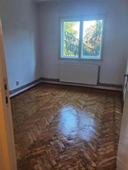 Apartament cu 4 camere semidecomandat în Aurel Vlaicu