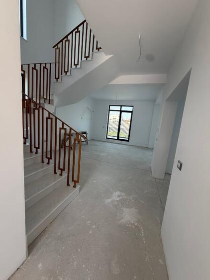 Casă individuală cu 5 camere cu Garaj în Corbeanca