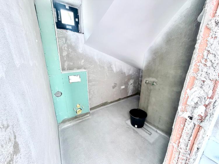 Duplex cu 4 camere cu Canalizare în Sud
