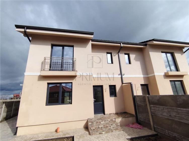 Duplex cu 4 camere cu Canalizare în Moșnița Nouă