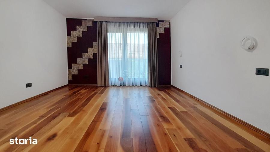 Casă cu 5 camere cu Teren 550 Mp în Sânpetru
