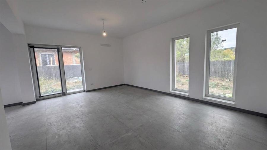 Casă cu 3 camere cu Teren 300 Mp în Valea Lupului