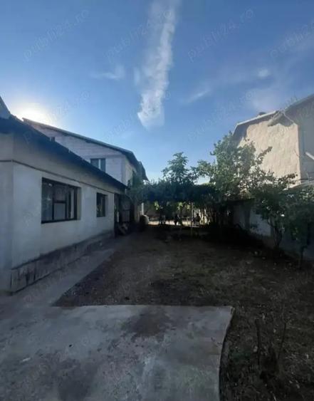 Casă cu 5 camere cu Teren 900 Mp în Andrei Mureșanu