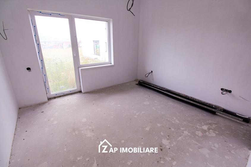 Casă individuală cu 5 camere cu Canalizare în Corunca