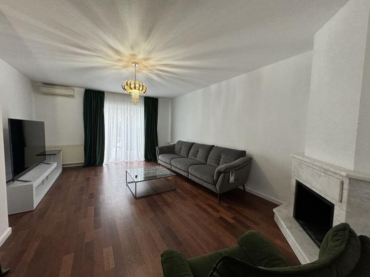 Duplex cu 4 camere cu Piscina în Iancu Nicolae