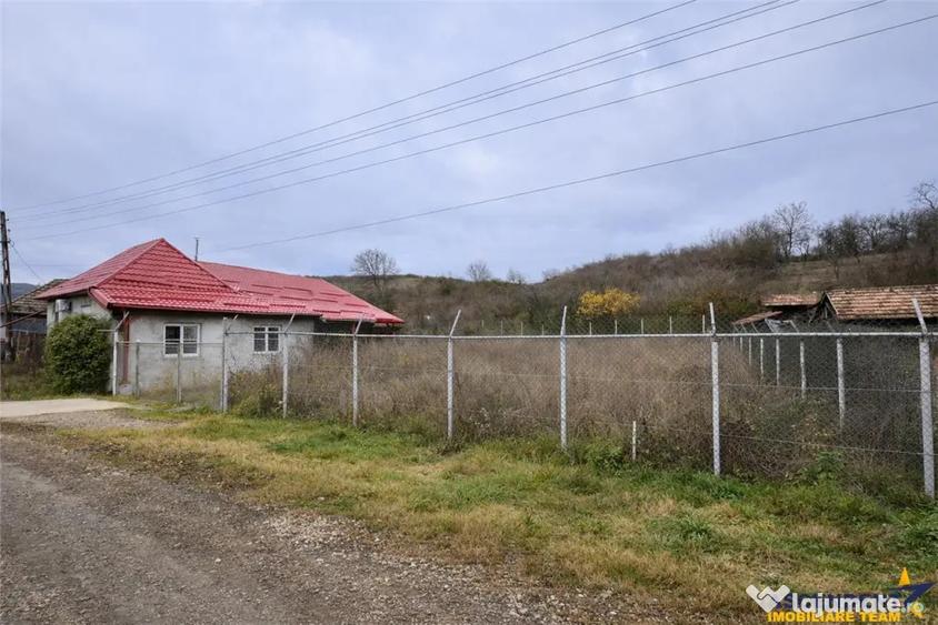Casă cu 3 camere cu Teren 2700 Mp în Sânmărghita