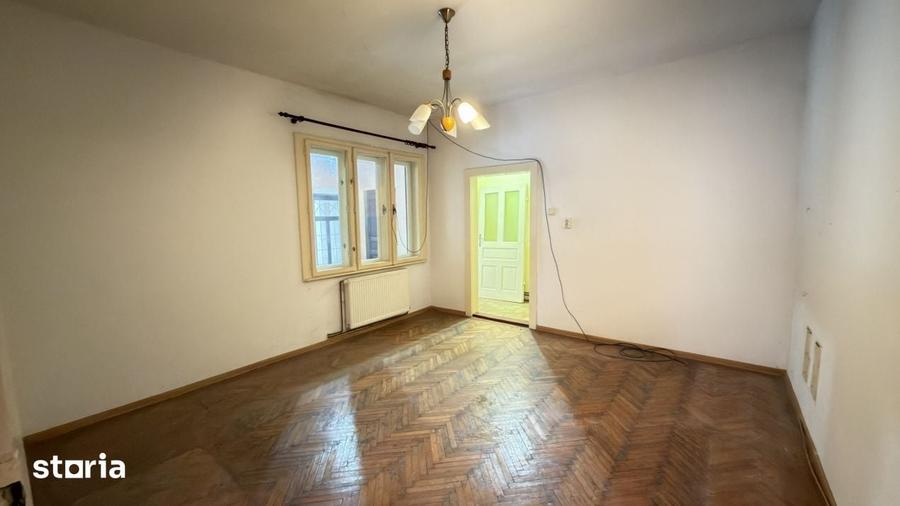 Casă cu 4 camere cu Teren 546 Mp în Central
