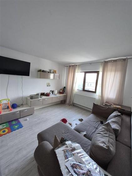 Apartament cu 3 camere decomandat în Valea Lupului
