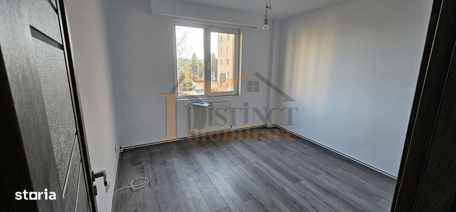 Apartament cu 3 camere decomandat în Astra