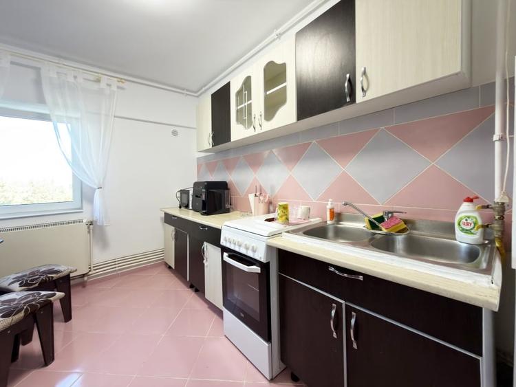 Apartament cu 2 camere decomandat, mobilat în Far