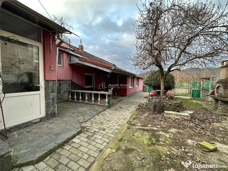Casă cu 7 camere cu Teren 900 Mp în Central