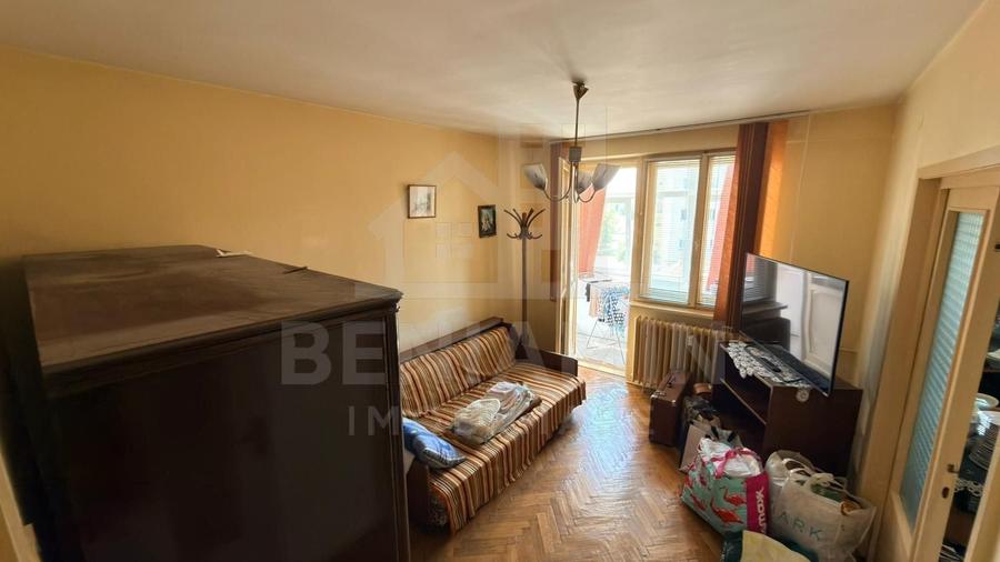 Apartament cu 3 camere decomandat în Valea Rosie