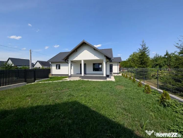 Casă cu 4 camere cu Teren 400 Mp în Central
