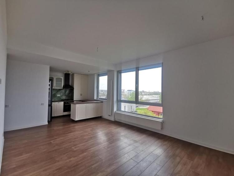 Apartament cu 3 camere, mobilat în Băneasa