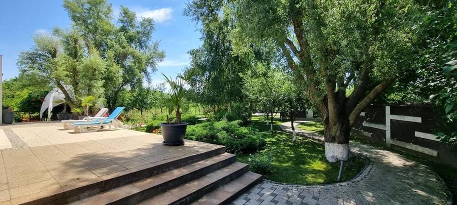 Casă cu 7 camere cu Teren 1500 Mp în Bolintin-Deal