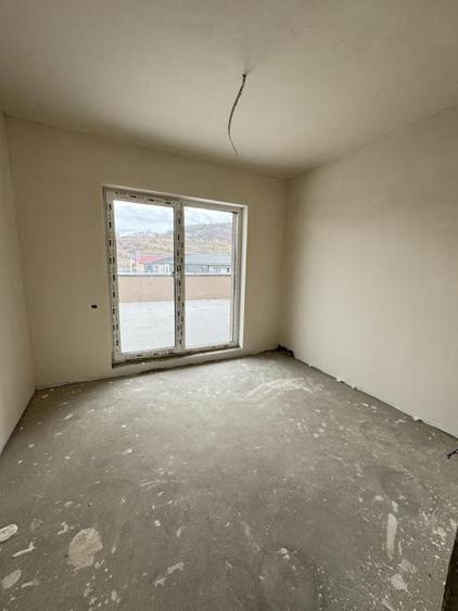 Penthouse cu 4 camere semidecomandat în Florești