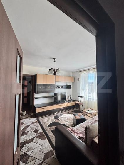 Apartament cu 3 camere semidecomandat, mobilat în Tractorul