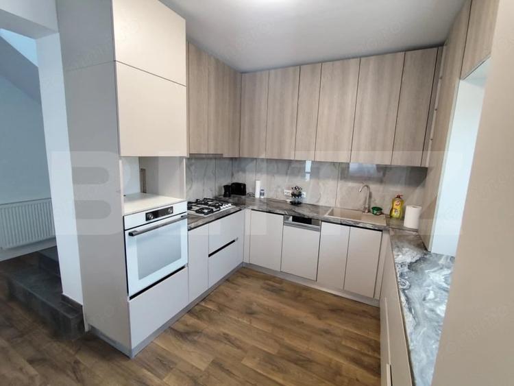 Casă cu 5 camere cu Teren 251 Mp în Tomești