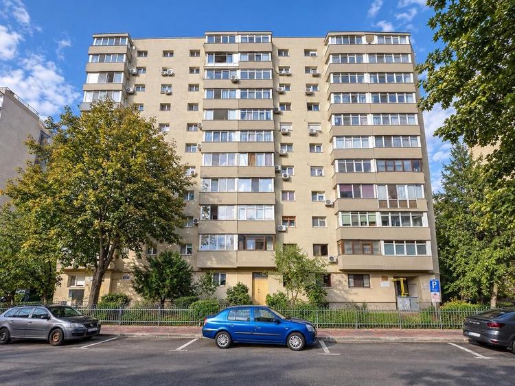 Apartament cu 2 camere decomandat în 1 Decembrie 1918